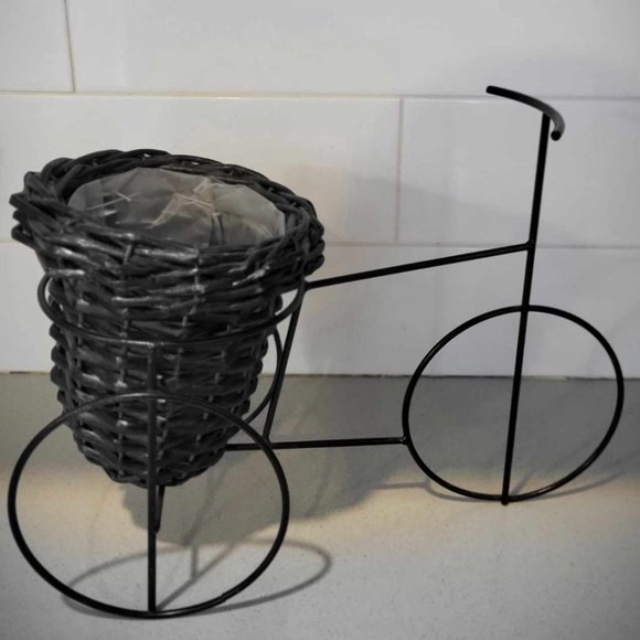 Romantic Metal Bicycle Bike Flower Pot Basket Vase Display Home Garden - Picture 1 of 3